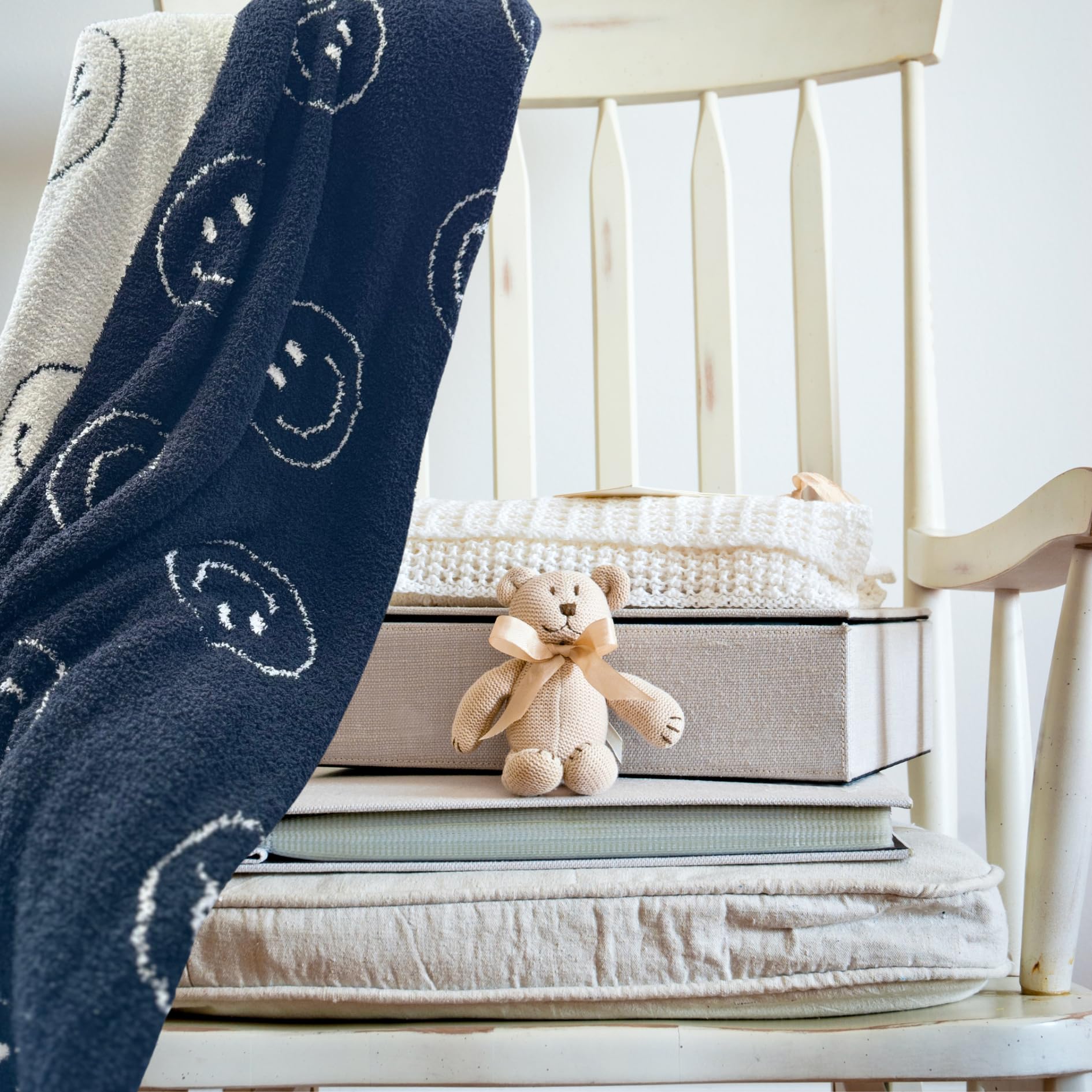 Amazon｜スマイリーフェイススローブランケット マイクロファイバー